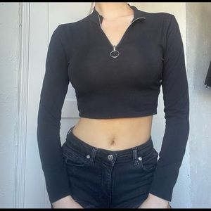 Black long sleeve crop